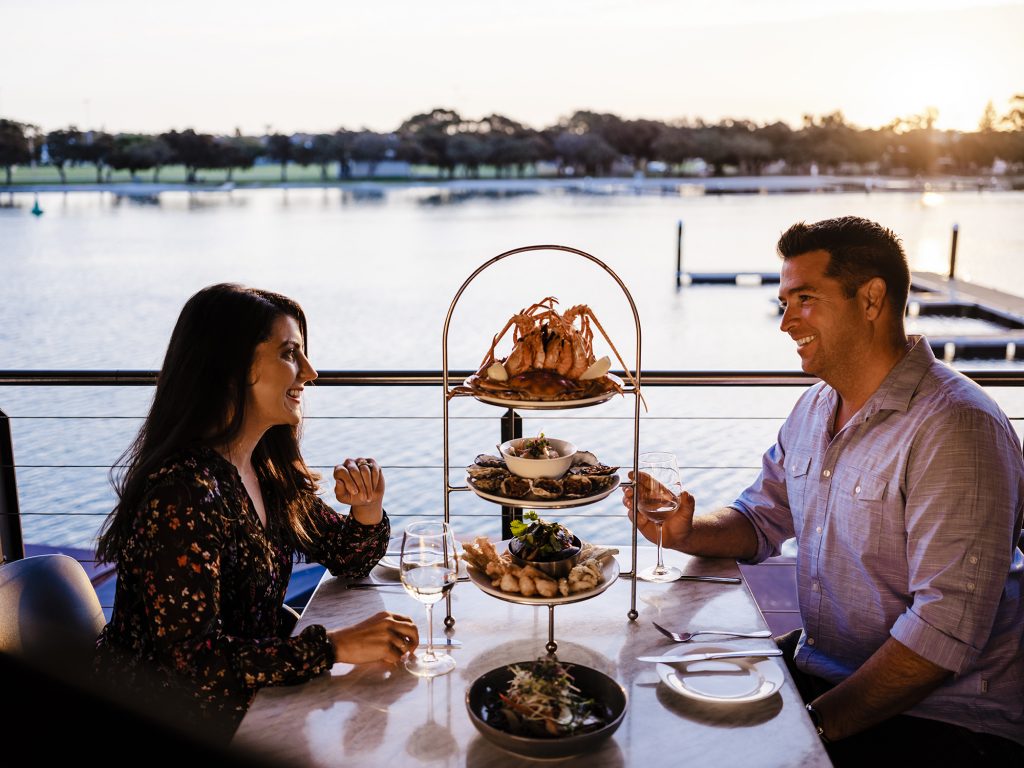 Seafood dinner with waterviews in Mandurah