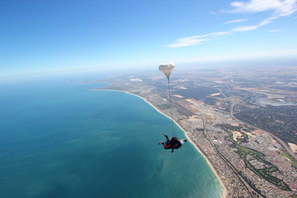 Skydiving & Scenic Flights