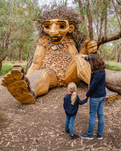 Giants of Mandurah tours 423x527px 3